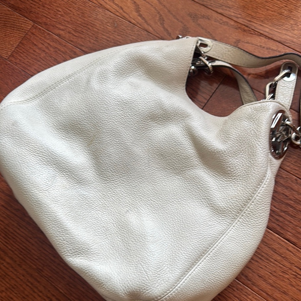 Michael Kors Fulton Elegant White Leather  Bag - Picture 11 of 14